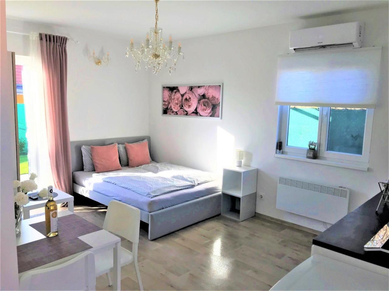 Modry Apartman 2 - Studio Znojmo Buitenkant foto